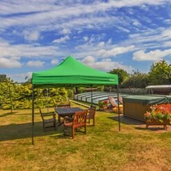 Woodside 3x3m Fully Waterproof, Heavy Duty Pop Up Gazebo + Carry Bag & Sand Bags -ALA Garden Shop X3BWSMO1KHC